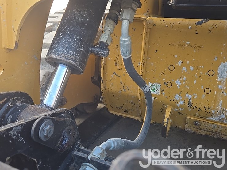 2022-caterpillar-289d3-image-31