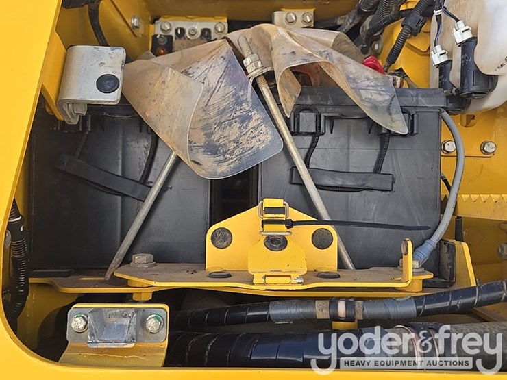 2023-komatsu-d61px-24-image-39