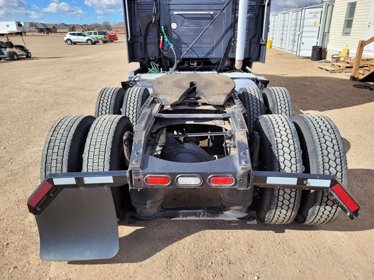 2018-volvo-vnl-conventional-new-generation-image-8