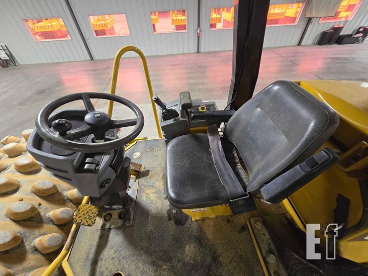 2012-caterpillar-cp56-image-17