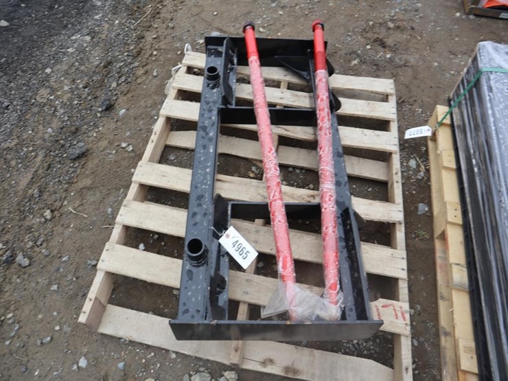 future-skid-steer-bale-fork-image-3