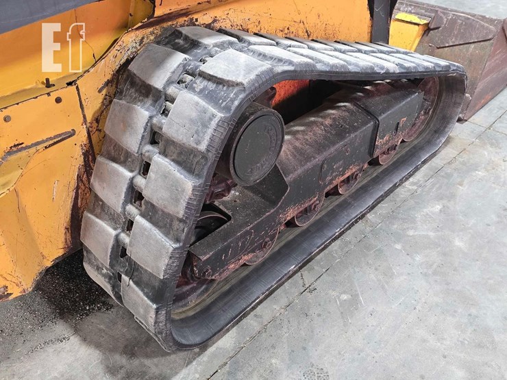 2014-deere-323e-image-31