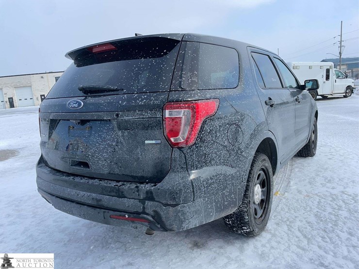 2017-ford-explorer-image-5