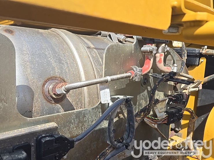 2019-caterpillar-336-image-68