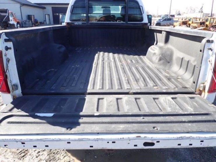 2016-ford-f350-xlt-image-32