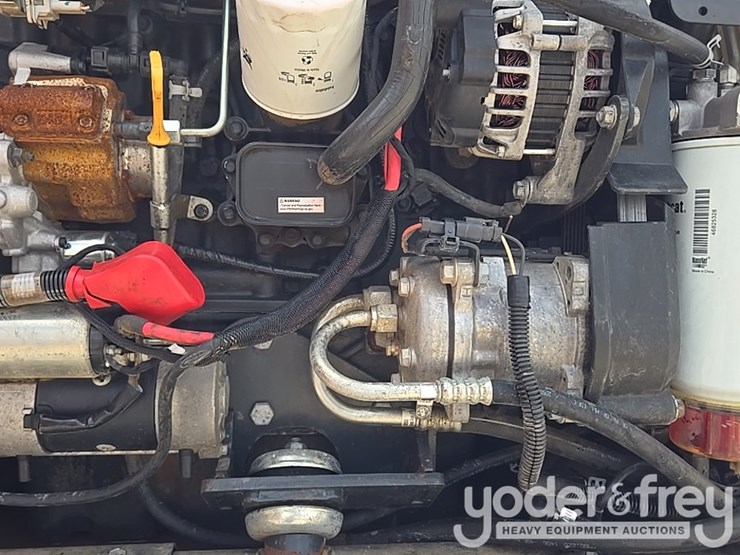 2021-bobcat-t740-image-57