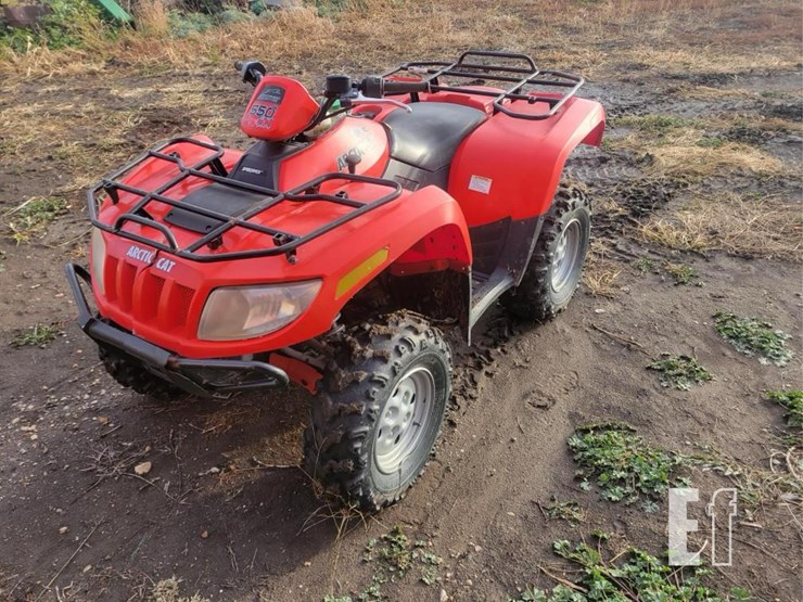 2009-caterpillar-550-image-1