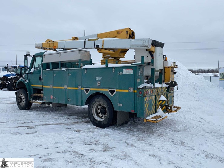 2011-freightliner-m2-106-image-4