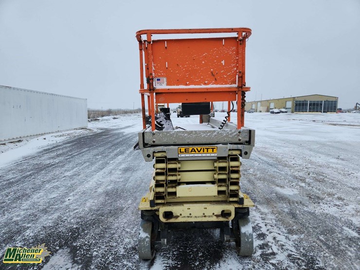 2014-jlg-3246es-image-8