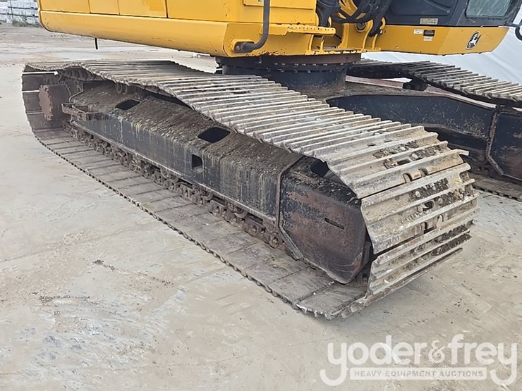 2017-deere-210g-lc-image-17