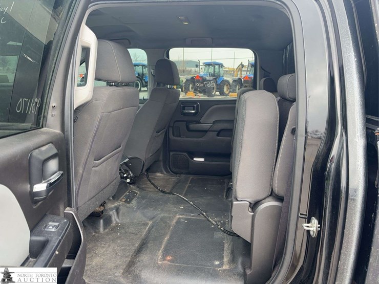 2016-chevrolet-silverado-2500hd-image-21