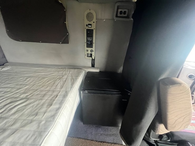 #31955-•-2012-volvo-vnl-tandem-axle-truck-tractor-image-35