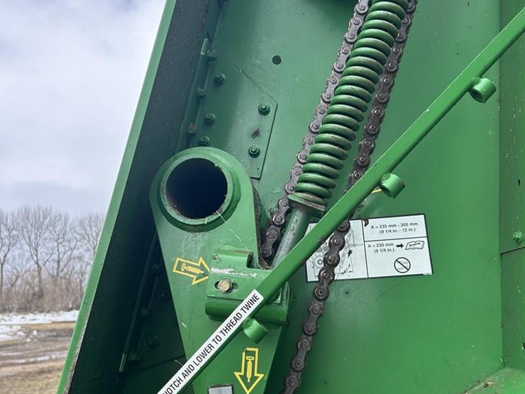 2011-john-deere-568-image-17