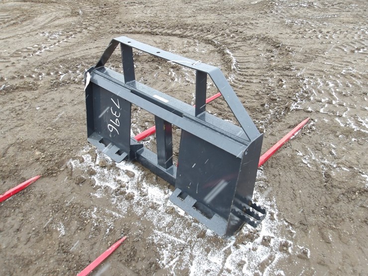 #7396-•-skid-steer-bale-spear-image-4