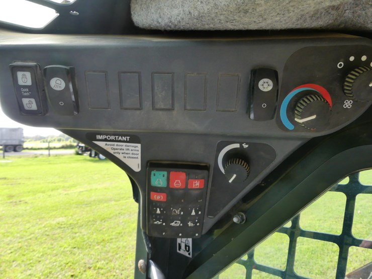 2022-deere-317g-image-16