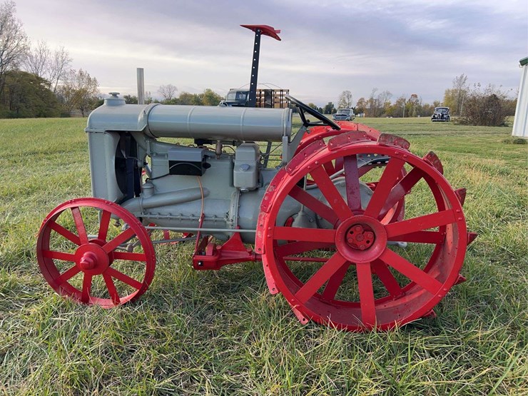 1921-fordson-tractor-image-2
