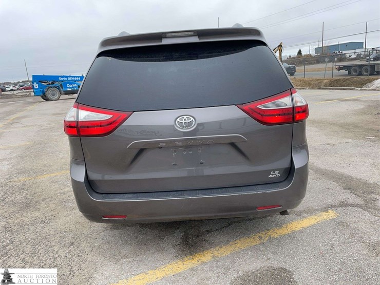 2015-toyota-sienna-image-6