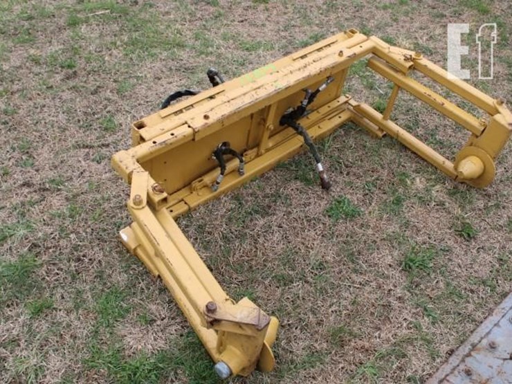 #1107-hyd-powered-spool-lift-for-skid-steer-with-q-image-1