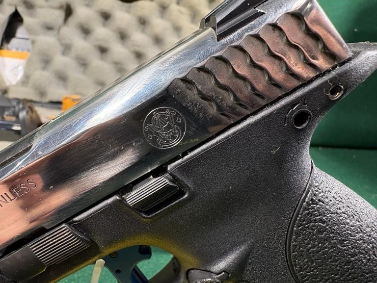 smith-&-wesson-m&p-40---40-s&w-pistol-image-5