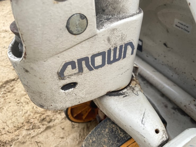 #3917-•-crown-5,000-lbs.-pallet-jack-image-6