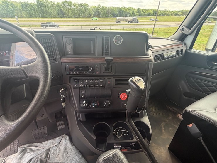 2024-international-hx620-image-33