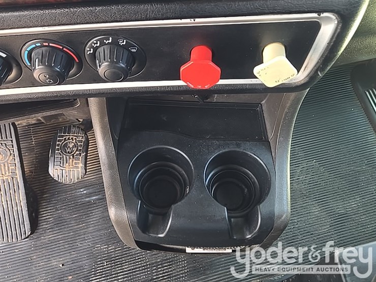 2014-kenworth-t880-image-130