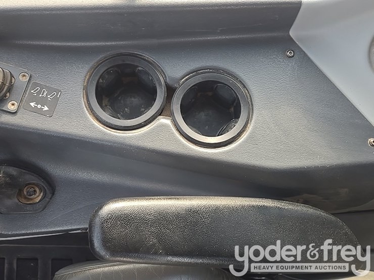 2022-deere-260e-image-120