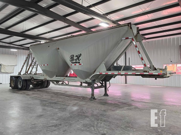 40-foot-pneumatic-tank-trailer-image-2