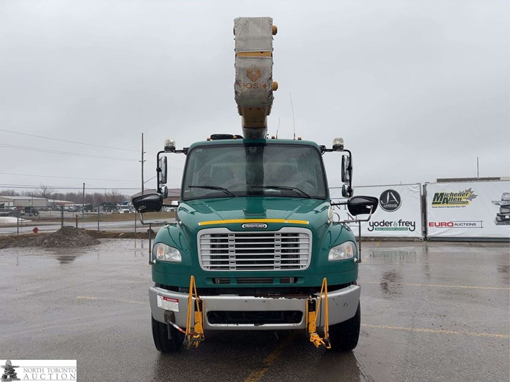 2011-freightliner-m2-106-image-8