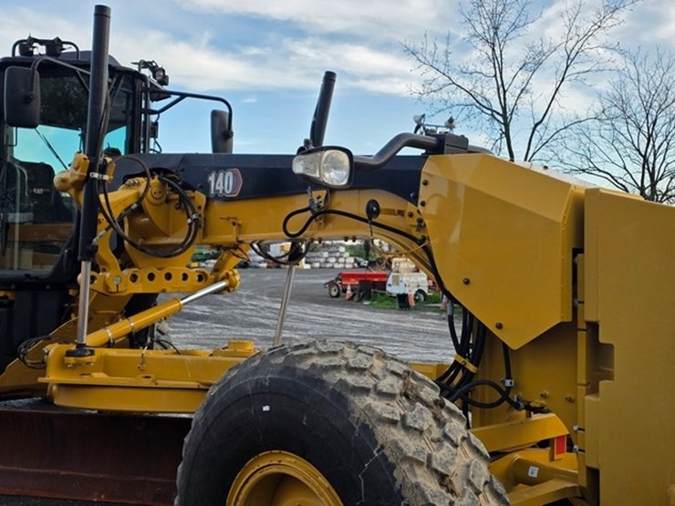 2020-caterpillar-140-image-47