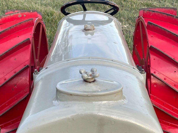 1917-experimental-fordson-tractor-(oldest-fordson-tractor-in-the-world)-image-10