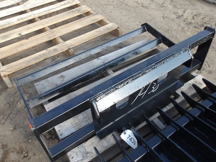 #7430-•-mini-universal-land-plane-image-2