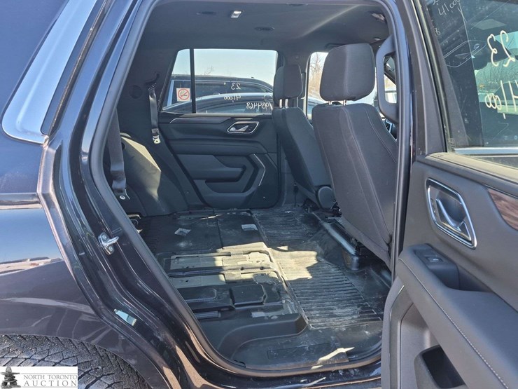 2023-chevrolet-tahoe-image-23