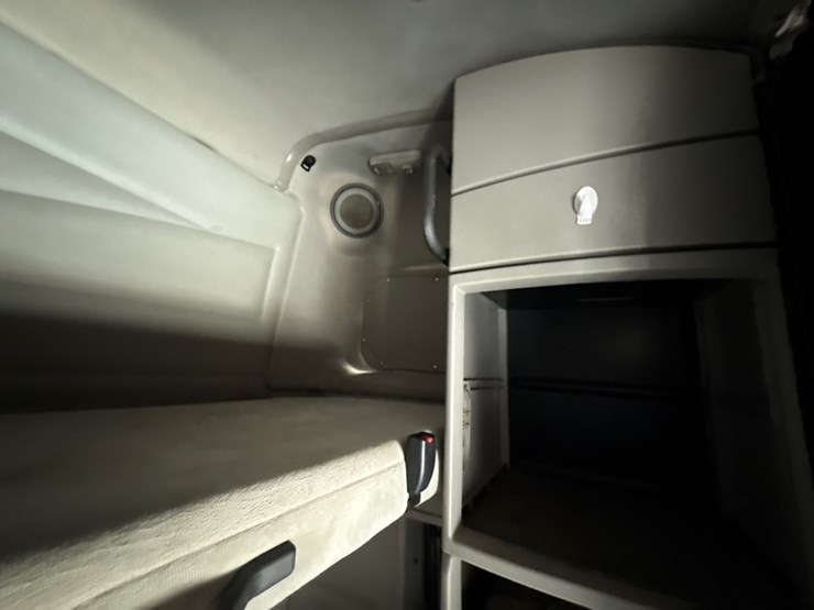 #31956-•-2012-volvo-vnl-tandem-axle-truck-tractor-image-14