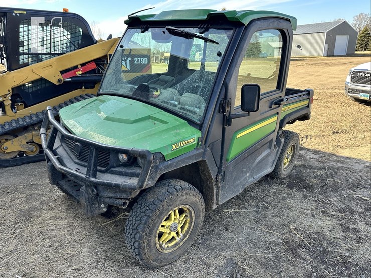 2019-john-deere-gator-xuv-835r-image-1