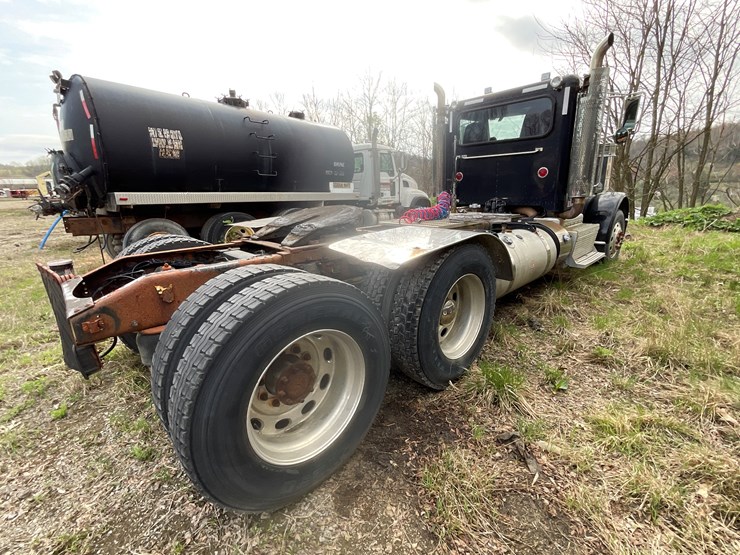 2012-peterbilt-388-image-5