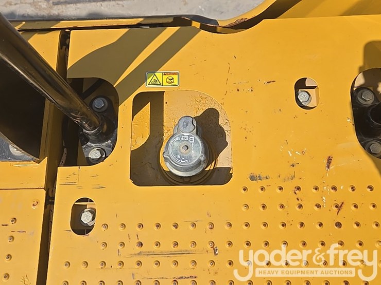 2019-caterpillar-336-image-83