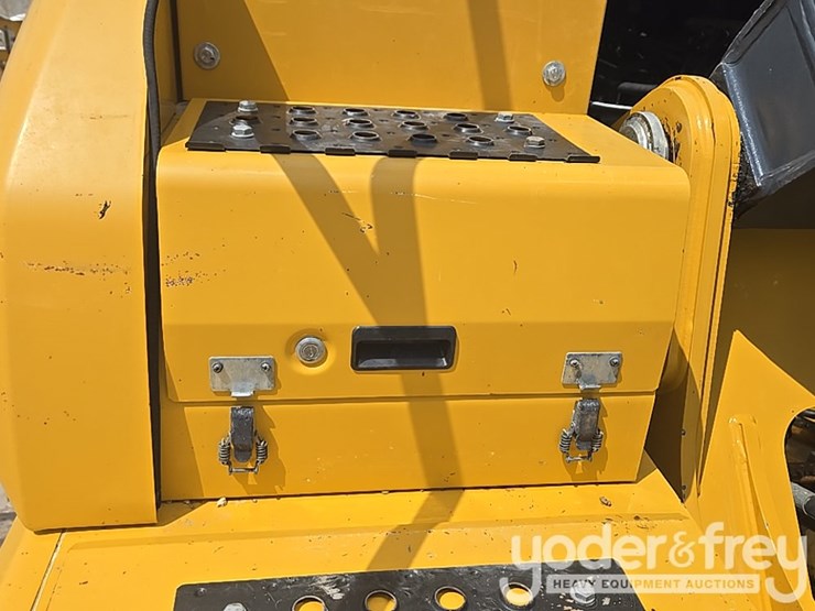 2017-deere-210g-lc-image-78