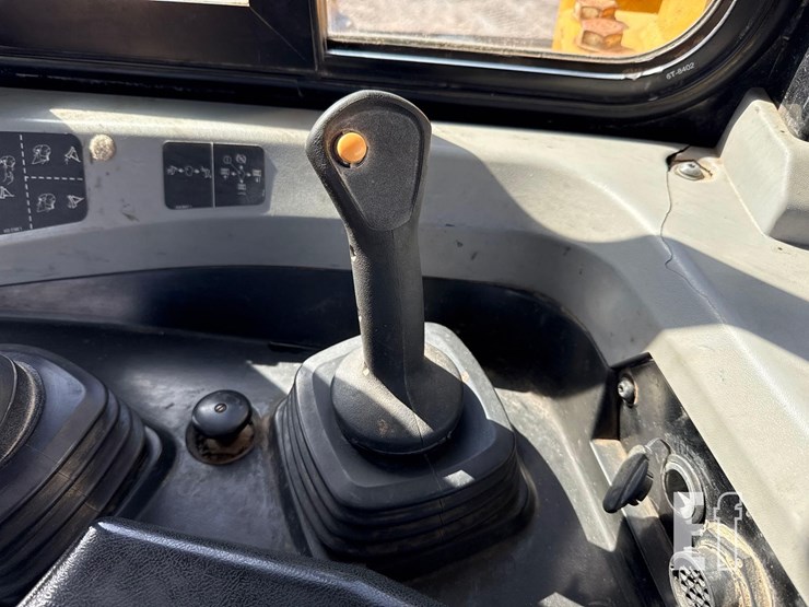 2016-caterpillar-d6t-lgp-image-24