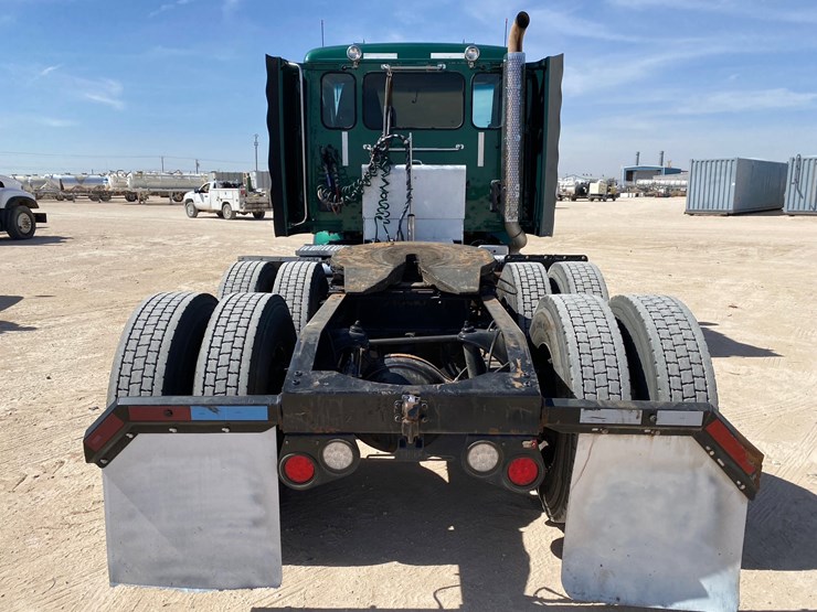 2015-peterbilt-579-image-7