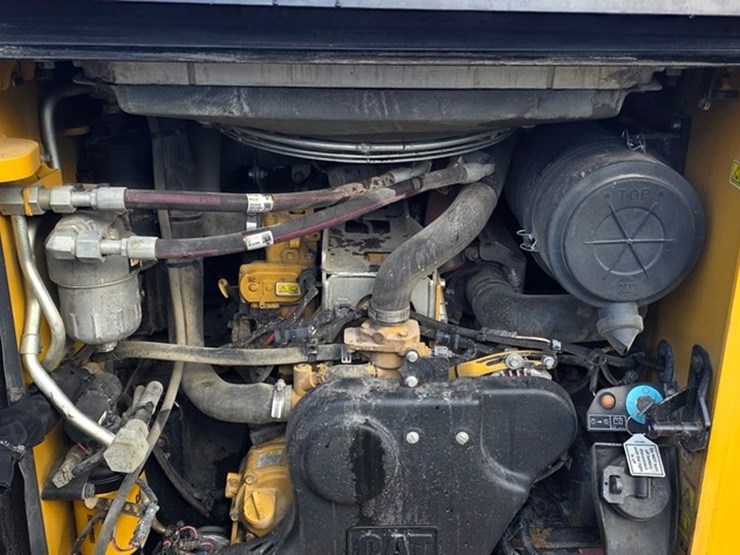 2022-caterpillar-272d3-image-40