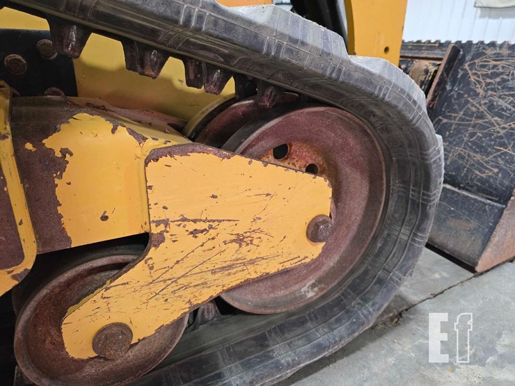 2023-caterpillar-259d3-image-32