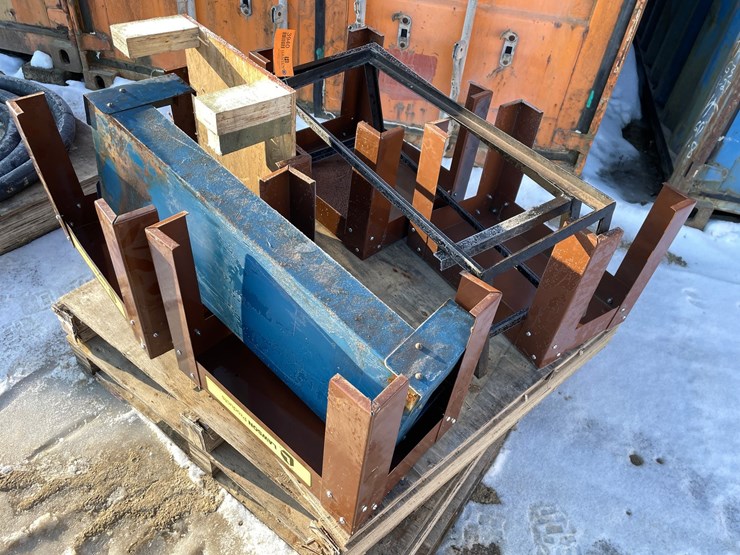 #3940-•-assortment-of-metal-stands-image-1