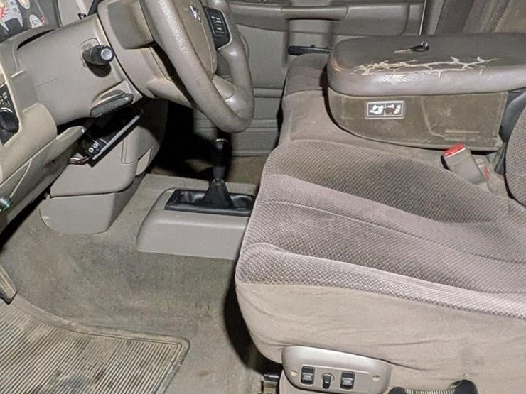 2003-dodge-2500-image-3