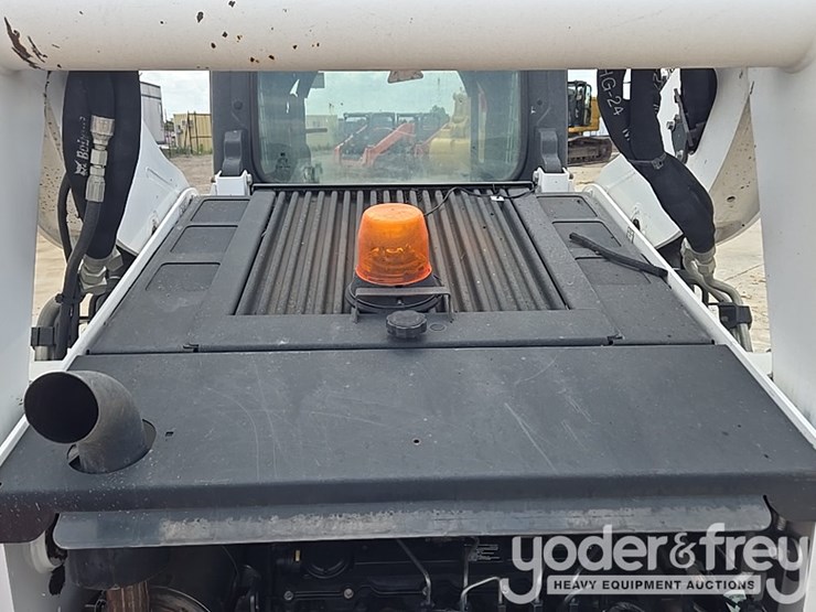 2021-bobcat-t740-image-43