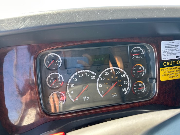 2020-freightliner-108sd-image-18