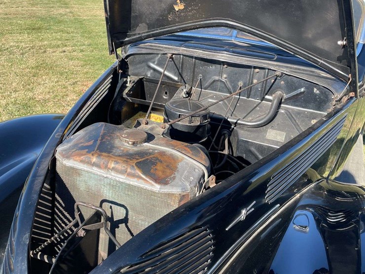 1938-ford-two-door-deluxe-sedan---original-car!-image-79