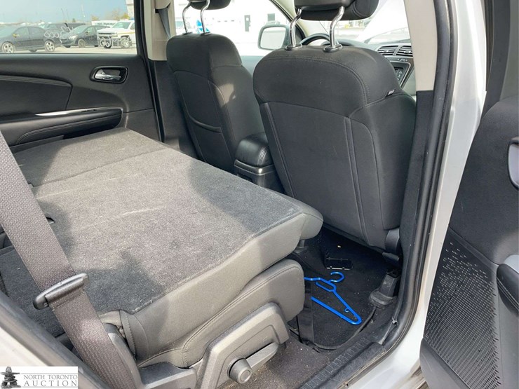 2011-dodge-journey-image-15