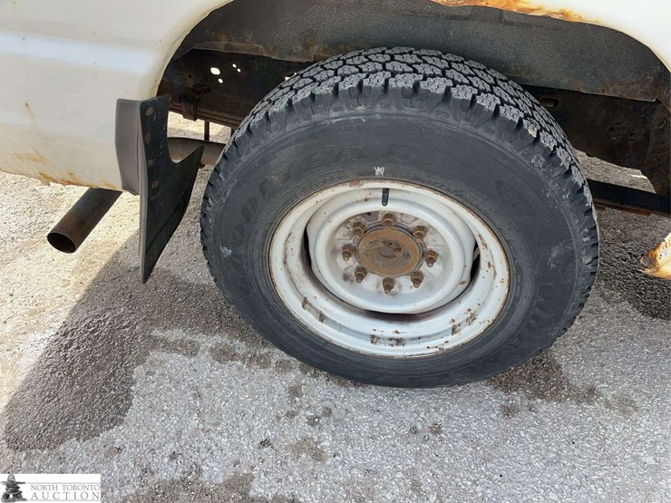 2011-ford-cargo-image-22