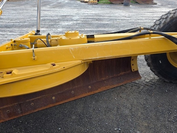 2020-caterpillar-140-image-42